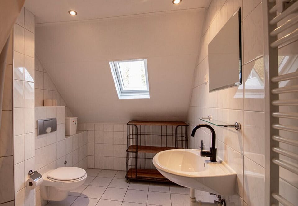 Bungalowpark Simpelveld – Delta 130 EEZZ Toilet and Bathroom