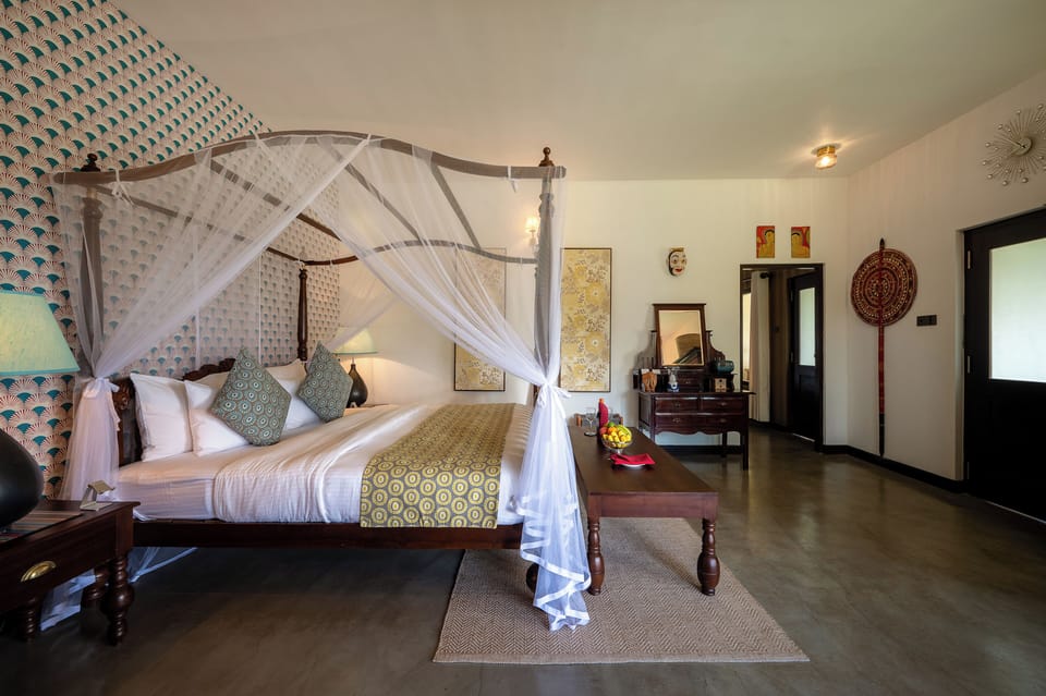 2 bedrooms, premium bedding, minibar, in-room safe