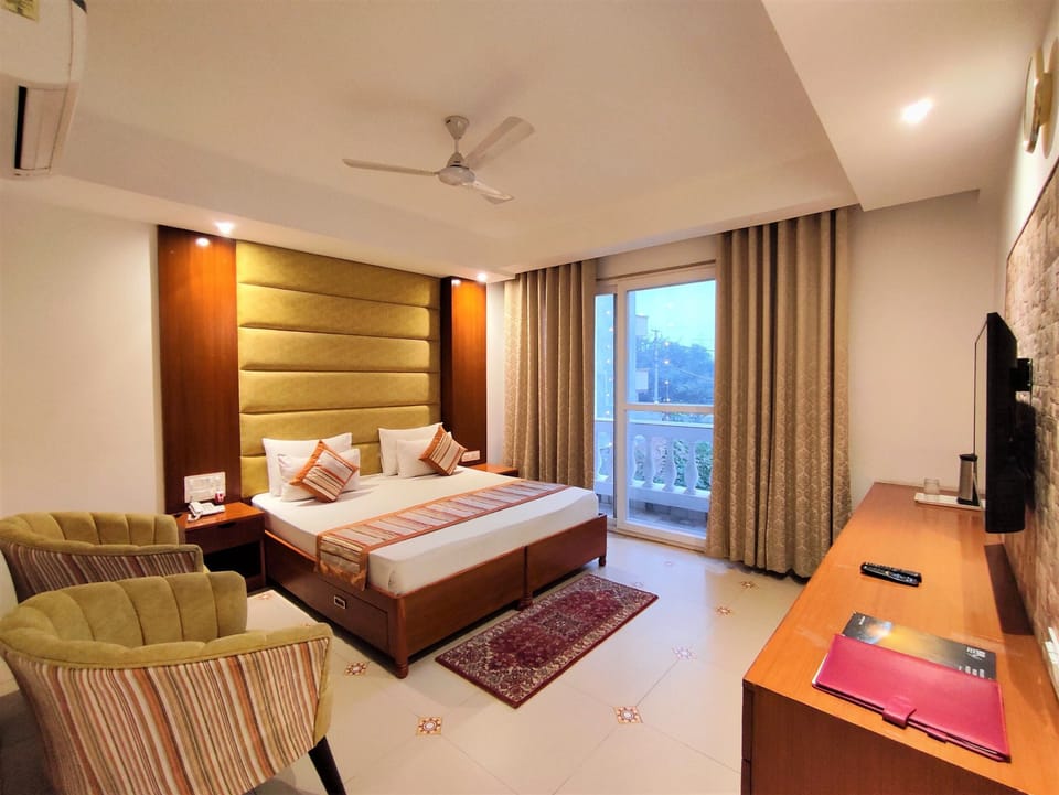 Deluxe Room, Balcony | Premium bedding, memory foam beds, individually furnished, desk