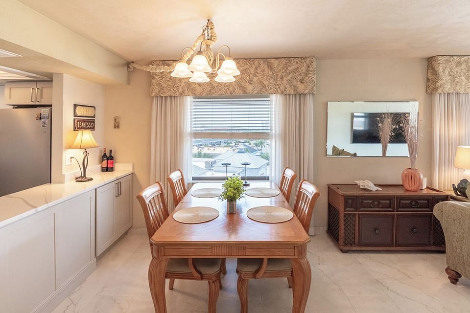 Dining Area has a table for 4