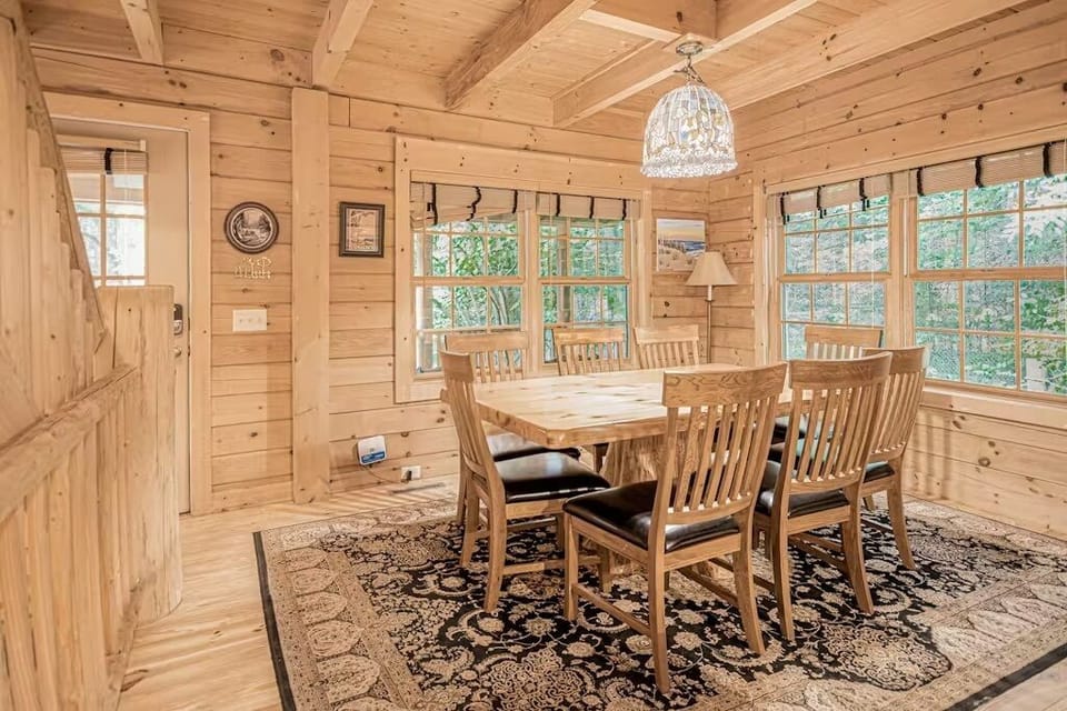 Dining room.