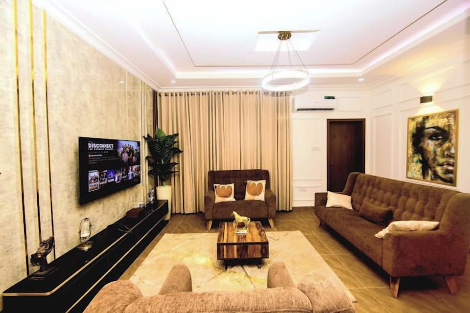 Deluxe Apartment, Balcony, City View | Living area