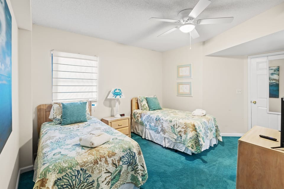 Twins in 2nd Bedroom