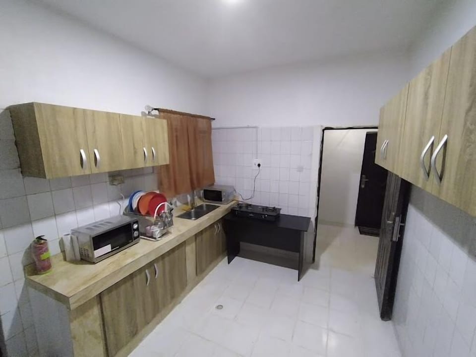 Deluxe Apartment, Balcony, City View | Private kitchen | Fridge, microwave, oven, stovetop
