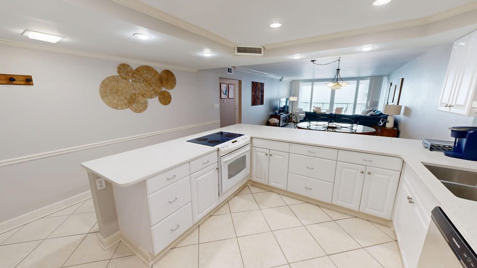 Condo, 2 Bedrooms | Private kitchen | Coffee/tea maker, fridge, oven, stovetop