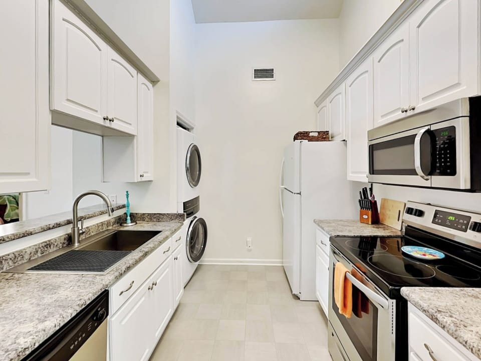 House, Multiple Beds, Patio, Garden View (Back River Bungalow) | Private kitchen | Fridge, microwave, oven, stovetop