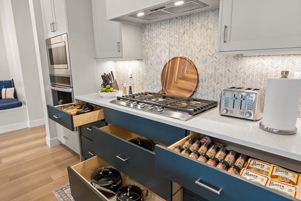 Townhome, 4 Bedrooms | Private kitchen | Fridge, oven, coffee/tea maker, electric kettle