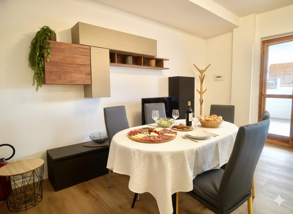Apartment | Dining room