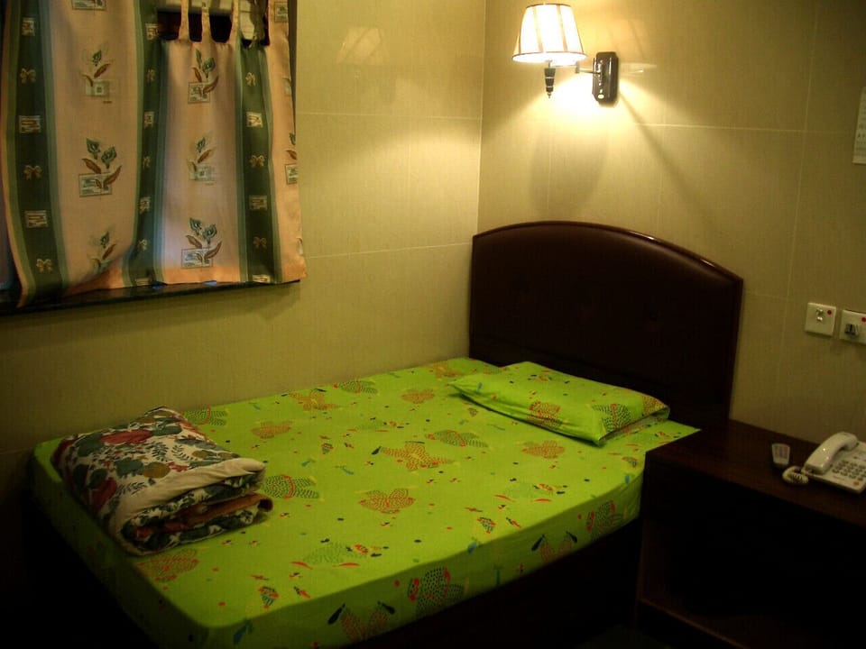 Economy Single Room | Soundproofing, free WiFi