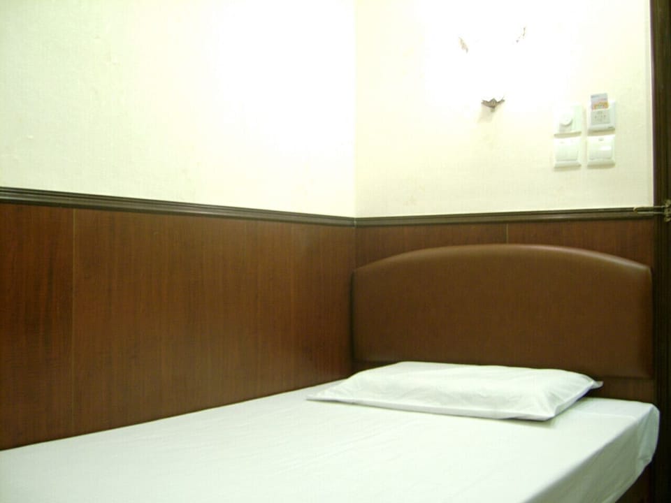 Economy Single Room | Soundproofing, free WiFi