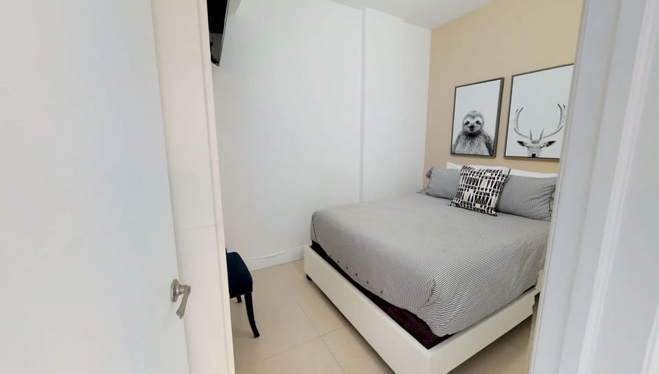 DEN with a queen bed size