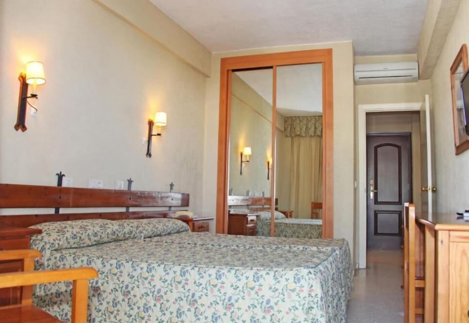 Comfort Double Room, Balcony, City View | In-room safe, free WiFi