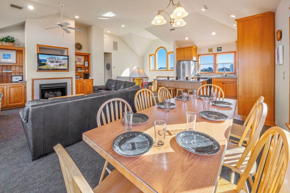 Surf or Sound Realty - 1215 - Island Mist - Dining Area -2