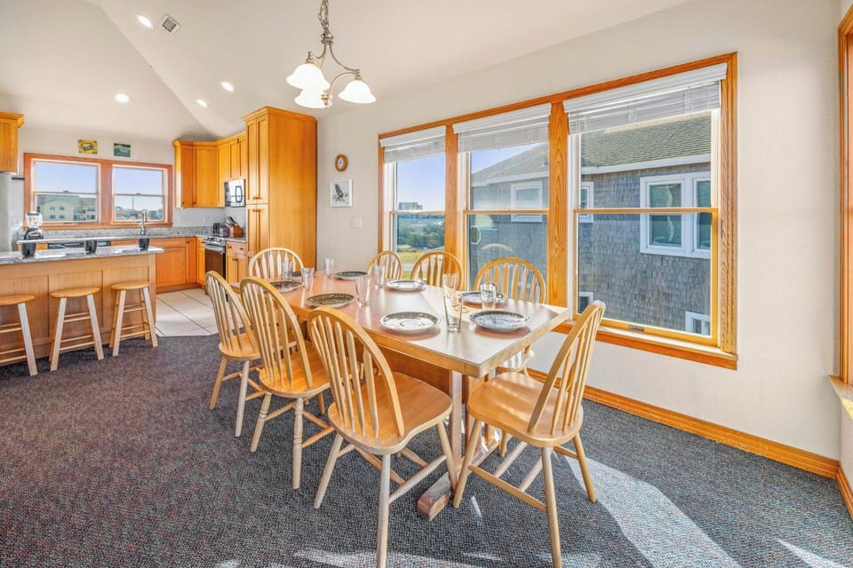 Surf or Sound Realty - 1215 - Island Mist - Dining Area -1