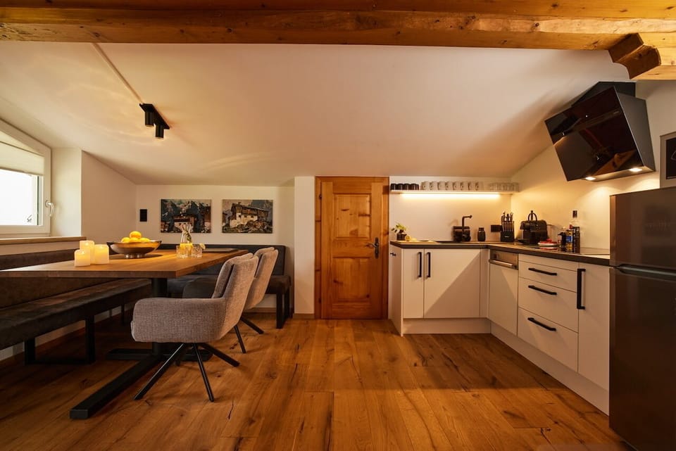 da4b12cb-b354-48cc-b61e-4772ac60f2e9