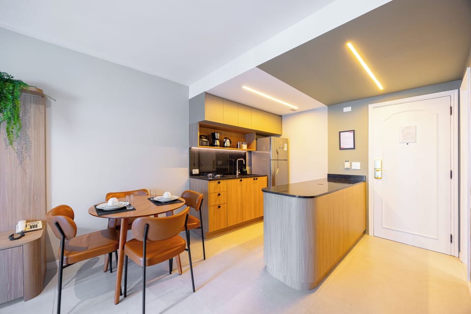 Basic Apartment, City View | Living area
