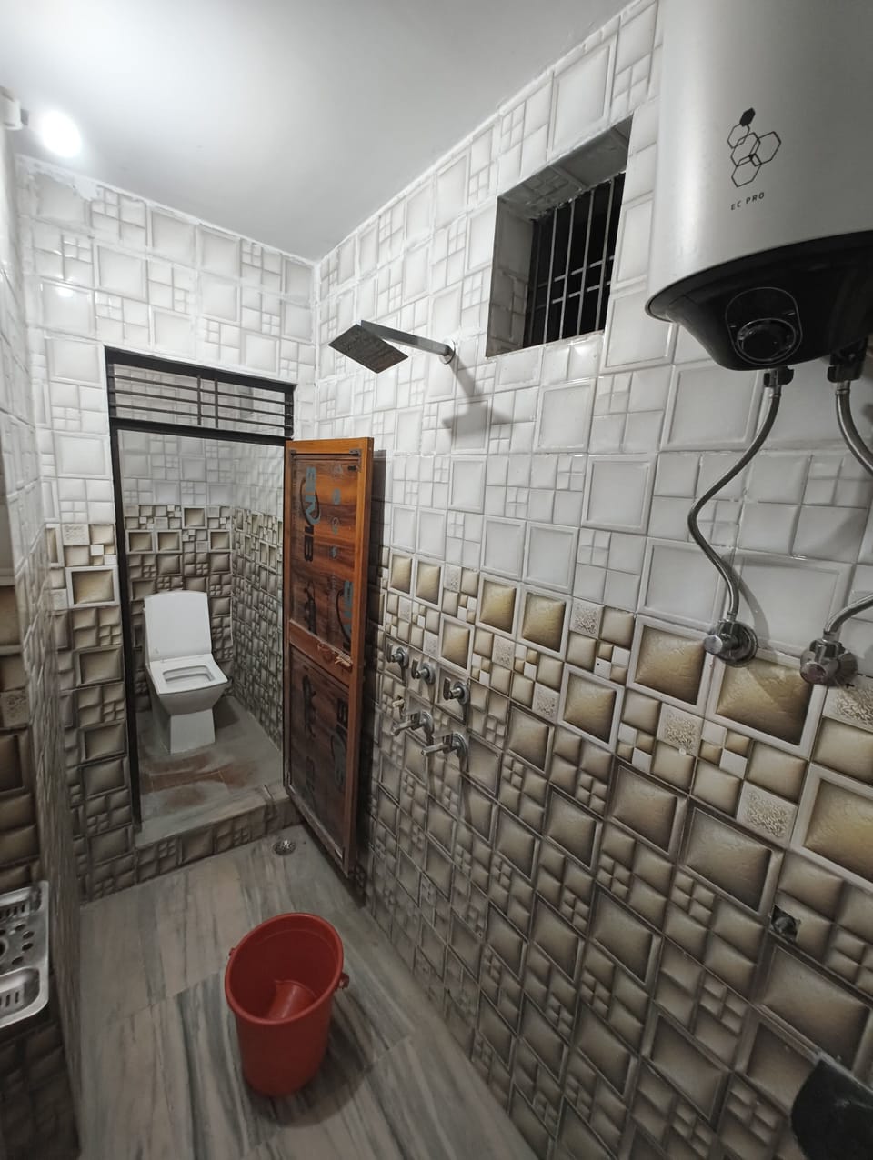 Family Suite, 2 Bedrooms, Connecting Rooms, City View | Bathroom | Shower