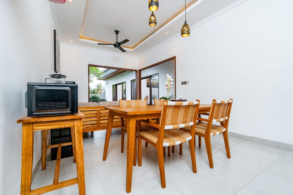 Family Villa, 2 Bedrooms, Pool View | Private kitchenette | Stovetop, electric kettle, blender, cookware/dishes/utensils