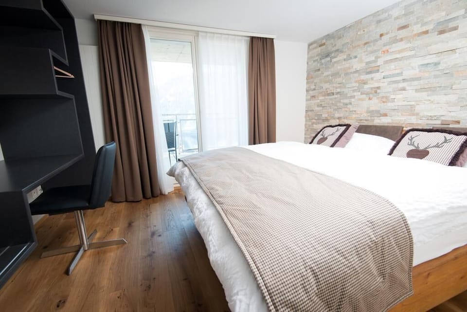 Double Room, Balcony, Lake View | Desk, free WiFi