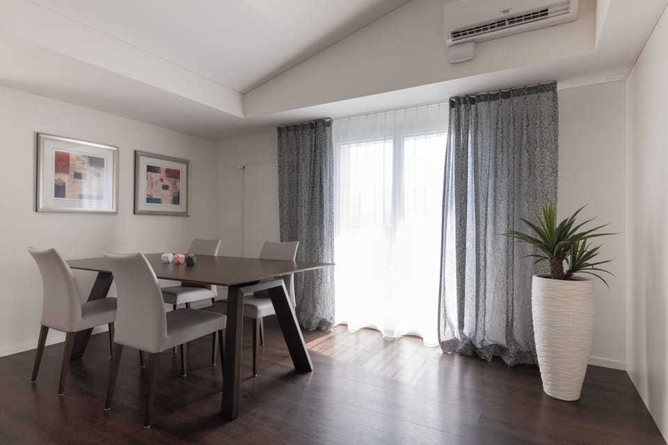 Suite, Balcony, Lake View | Desk, free WiFi