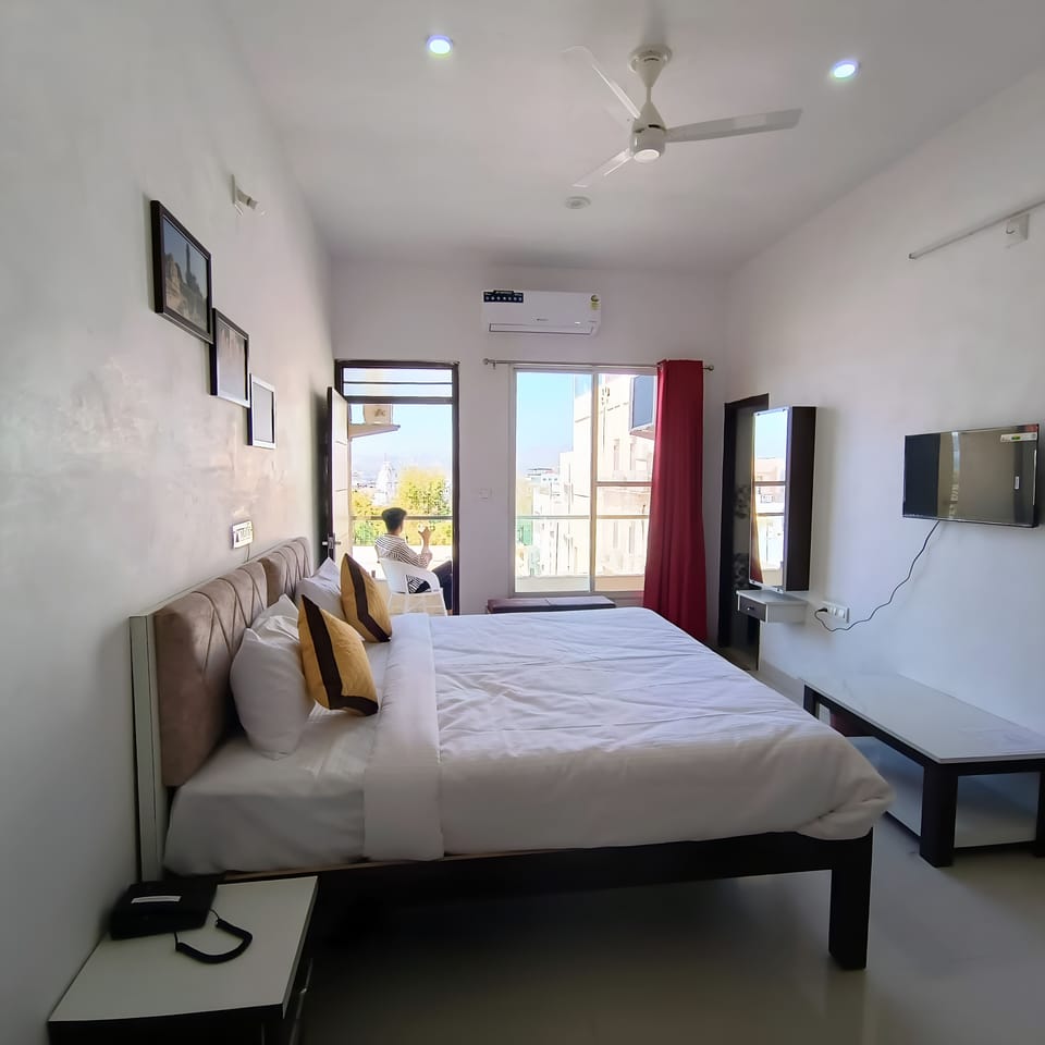 Superior Double or Twin Room | Desk, laptop workspace, free WiFi