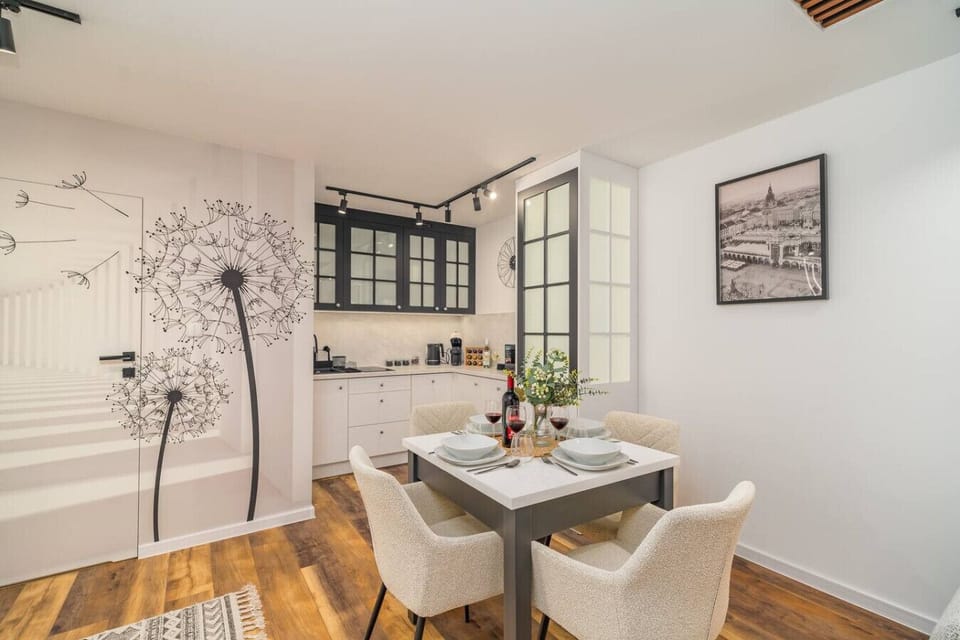 Kitchen with Microwave | Book Now with RENTUJEMY.COM