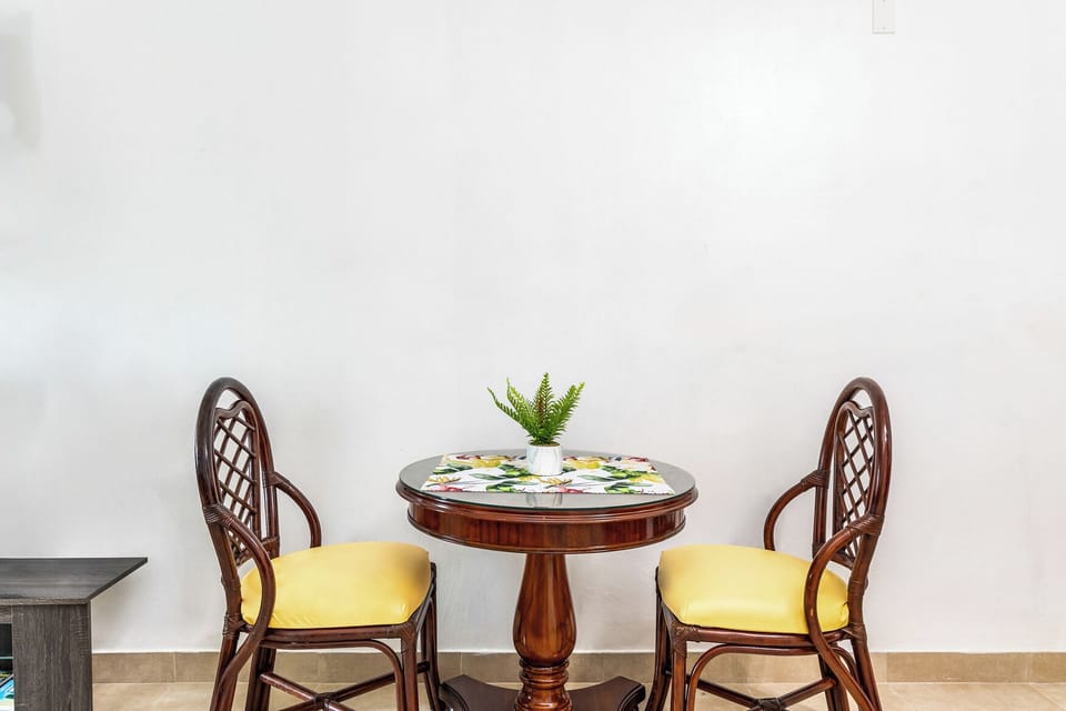 Apartment, 1 Bedroom, Balcony, Lagoon View | In-room dining