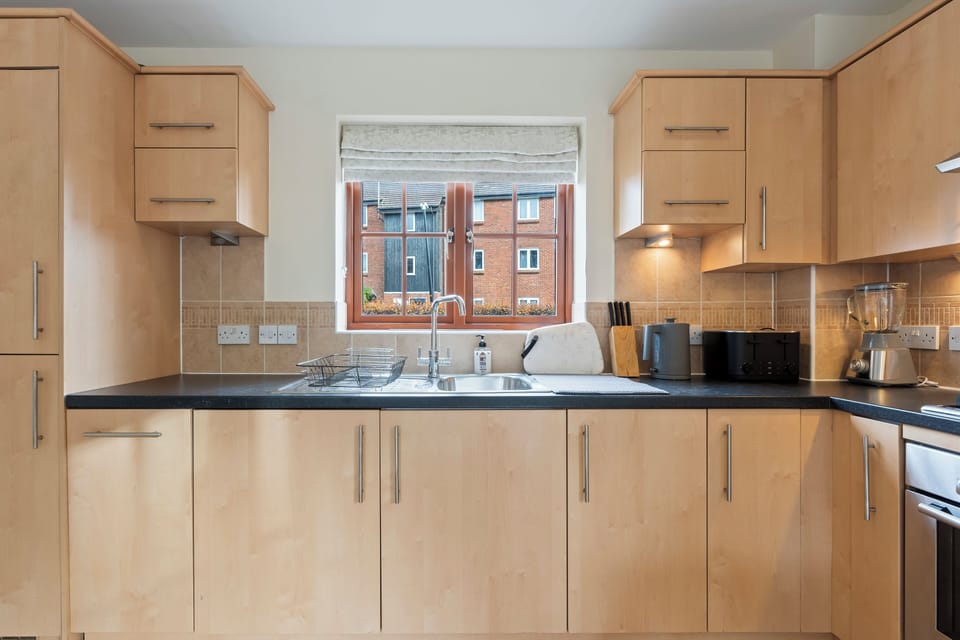 
Well-equipped kitchen with everything needed to prepare meals. 

