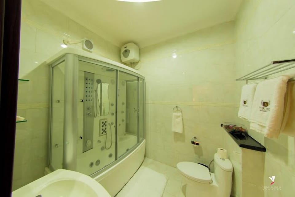 Economy Room, Balcony, City View | Bathroom | Free toiletries, hair dryer, towels, soap