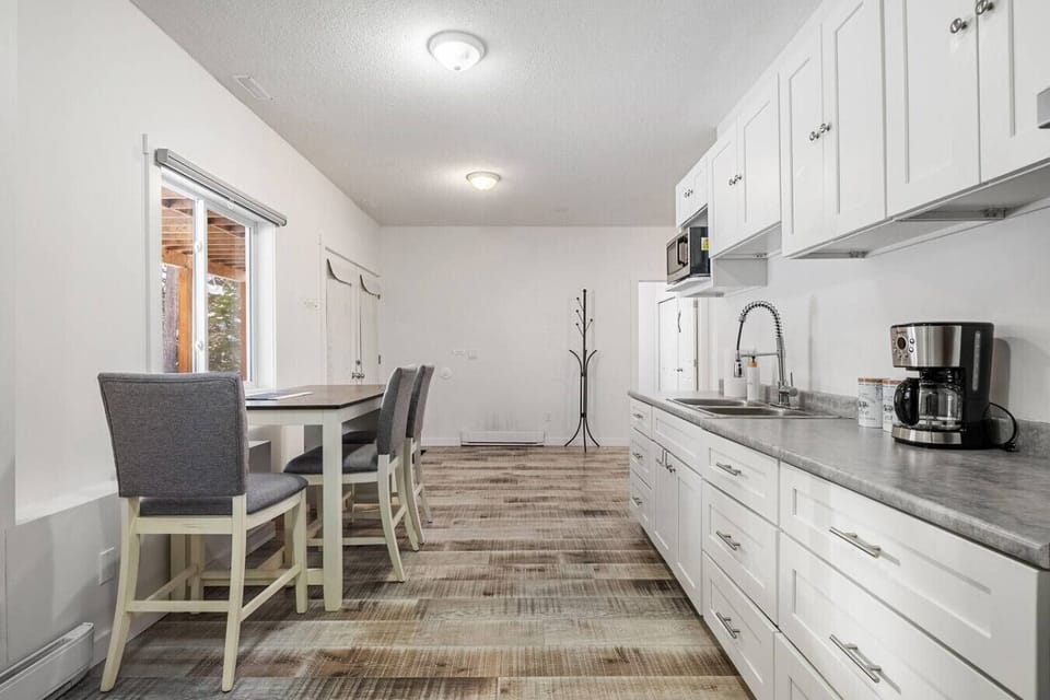 Full kitchen with a drip coffee machine, kettle, fridge, stove, microwave, toaster & kettle.