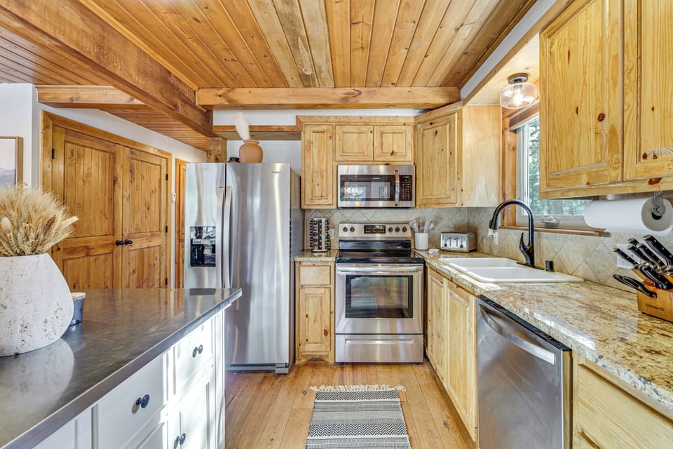 Kitchen | 1st Floor | Keurig/Drip Coffee Maker | Blender | Cooking Basics