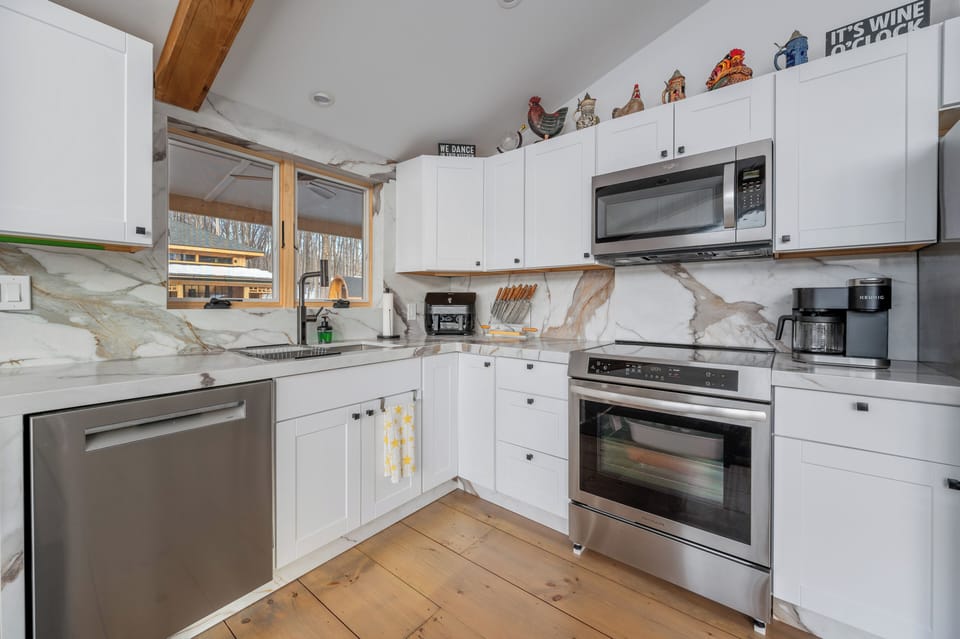 Gourmet Chef’s Kitchen – Fully equipped for culinary masterpieces