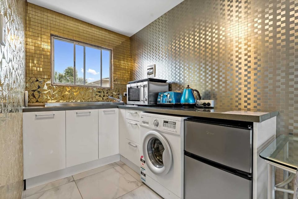 Comfort Apartment | 1 bedroom, down comforters, free WiFi, bed sheets
