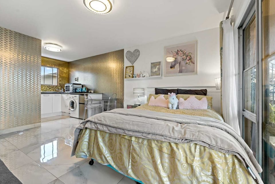Comfort Apartment | 1 bedroom, down comforters, free WiFi, bed sheets