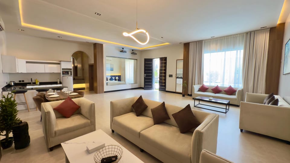 Deluxe Chalet, Patio, Garden View | Living area