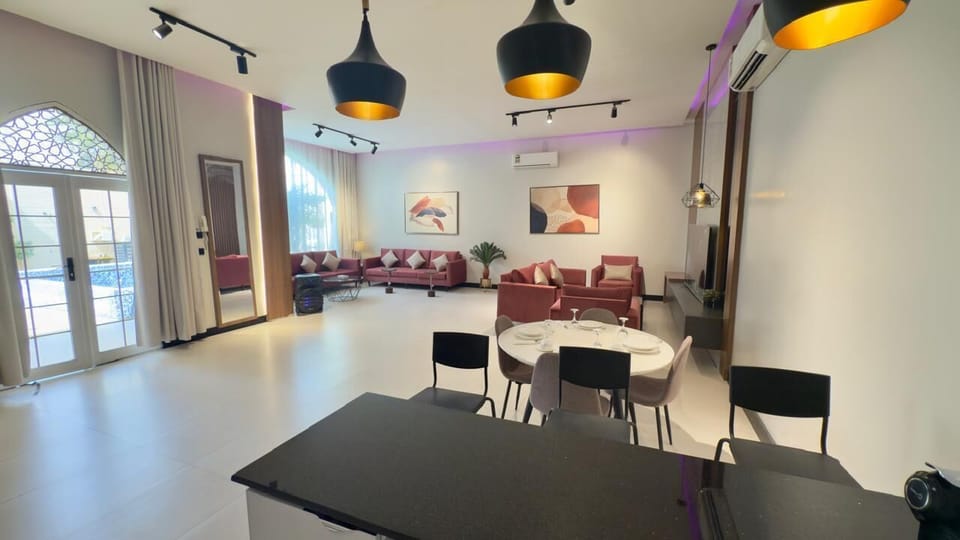 Deluxe Chalet, Patio, Garden View | Living area