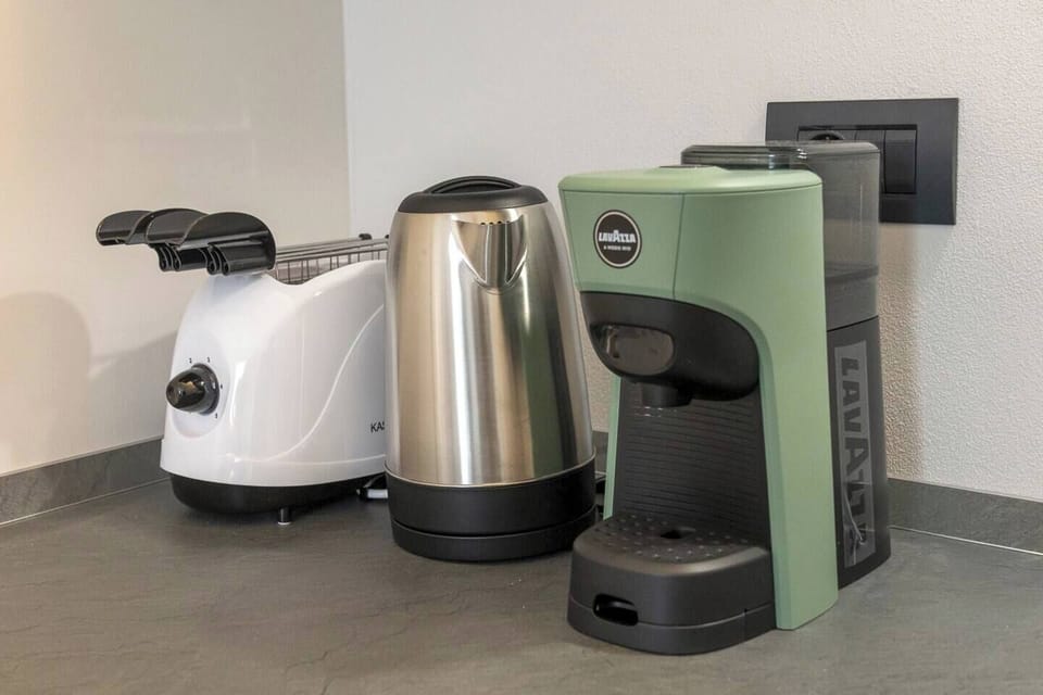 Lavazza toaster, kettle and coffee machine