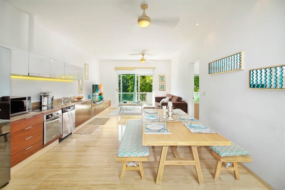 Kitchen & Dining Area