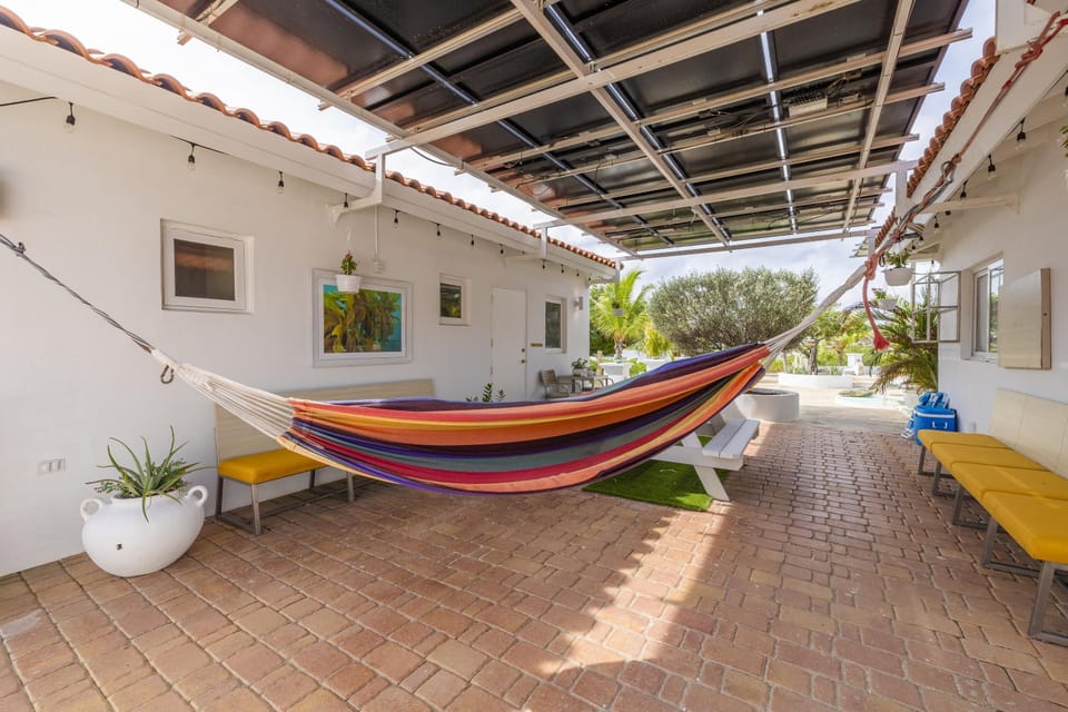 Cozy Studio  Great Location  Pool  Walk 2 Beach (25068)