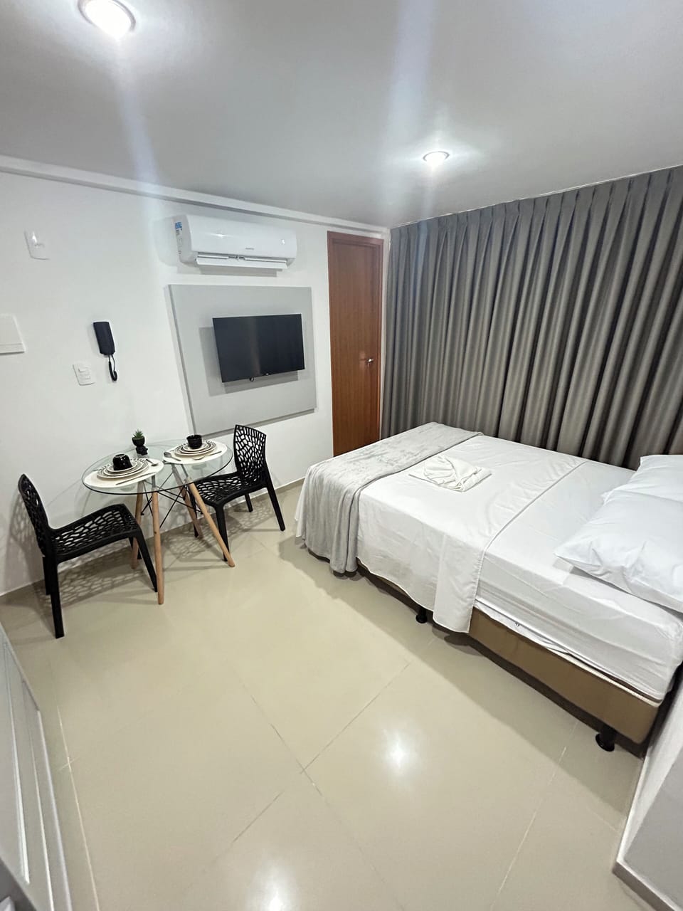 Apartment | Laptop workspace, blackout drapes, iron/ironing board, free WiFi