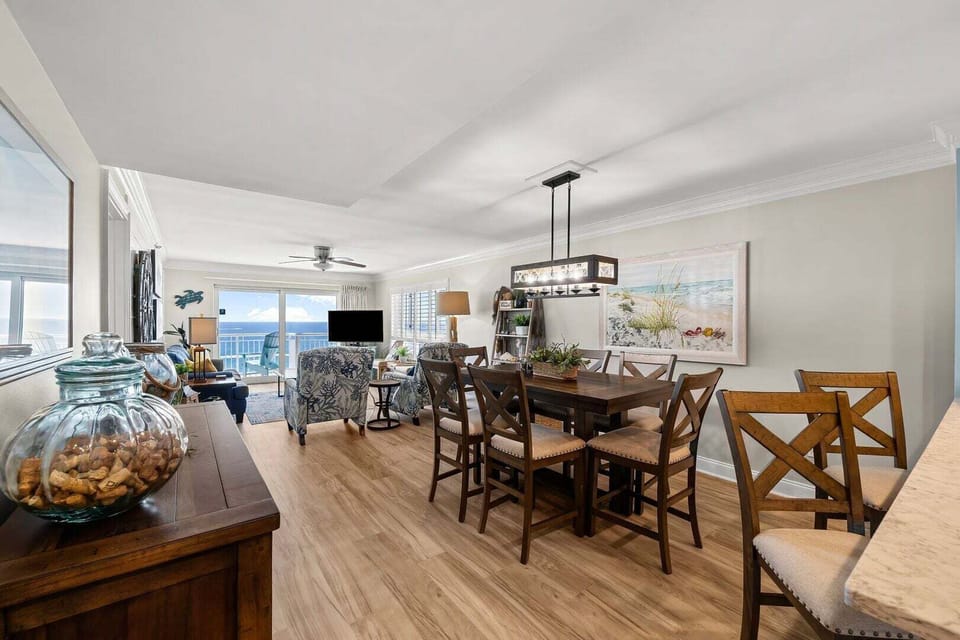 Seating for six at the dining table
