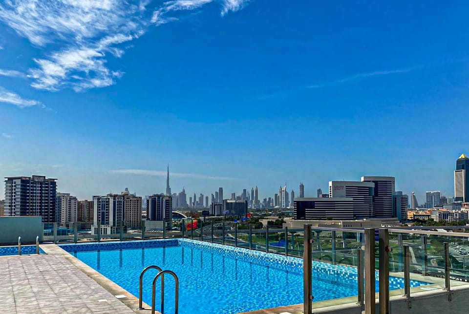 2 outdoor pools