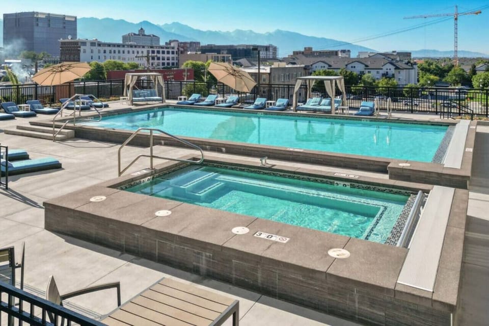 Year round Heated Pool and Hot Tub!