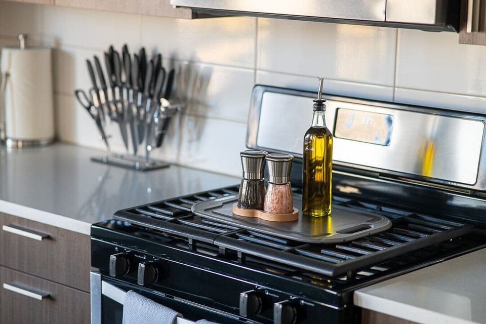 Fully stocked kitchen with all that you need. Pots, pans, bakeware, salt +pepper, and olive oil!!