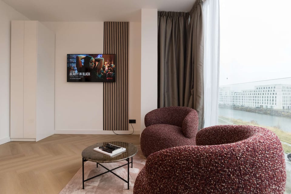 Sitting area and TV - two comfortable lounge chairs and a flatscreen TV - a relaxing space to unwind and relax