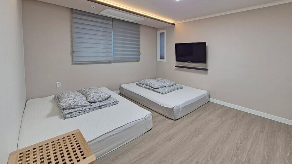 Room (HaeNa)