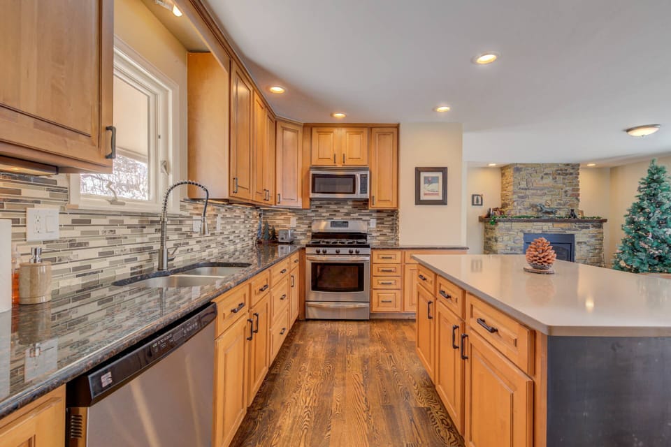 Great counter space, appliances, and open floor plan to entertain