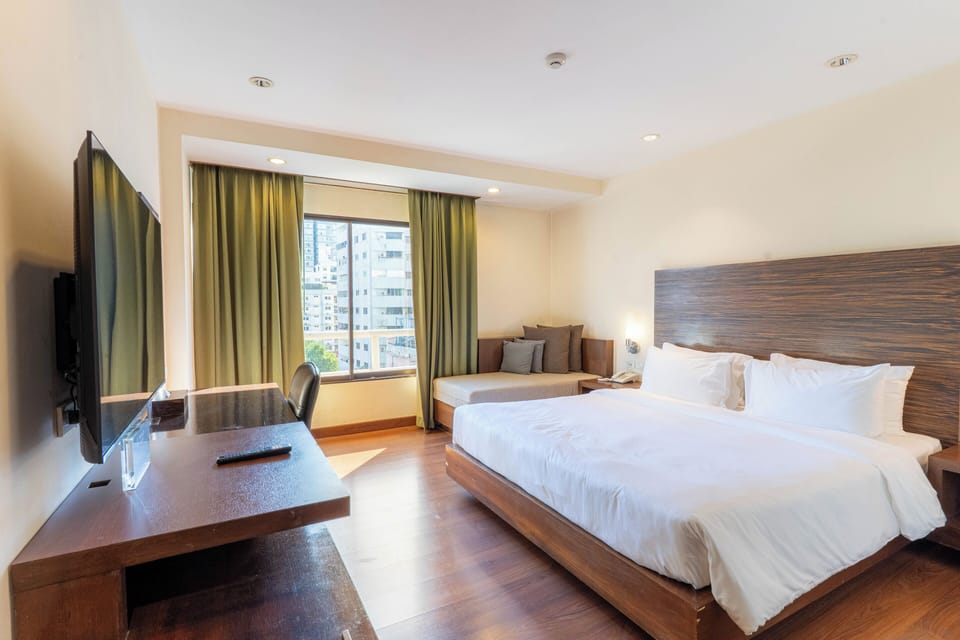 Junior Studio Suite | Minibar, in-room safe, individually furnished, desk