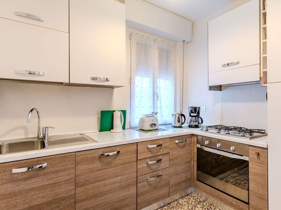 Kitchen, Kitchen Appliance, Countertop, Cabinetry, Major Appliance, Interior Design, Furniture, Wood, Flooring, Kitchen Sink