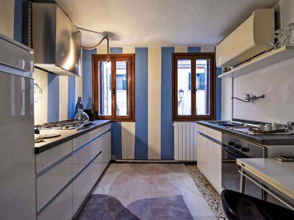 Interior Design, Kitchen, Major Appliance, Flooring, Kitchen Appliance, Lighting, Home Appliance, Home, Countertop, Apartment